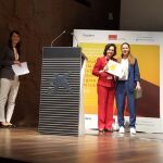 La vicedecana de la UCAV Mercedes Sánchez entrega el galardón
