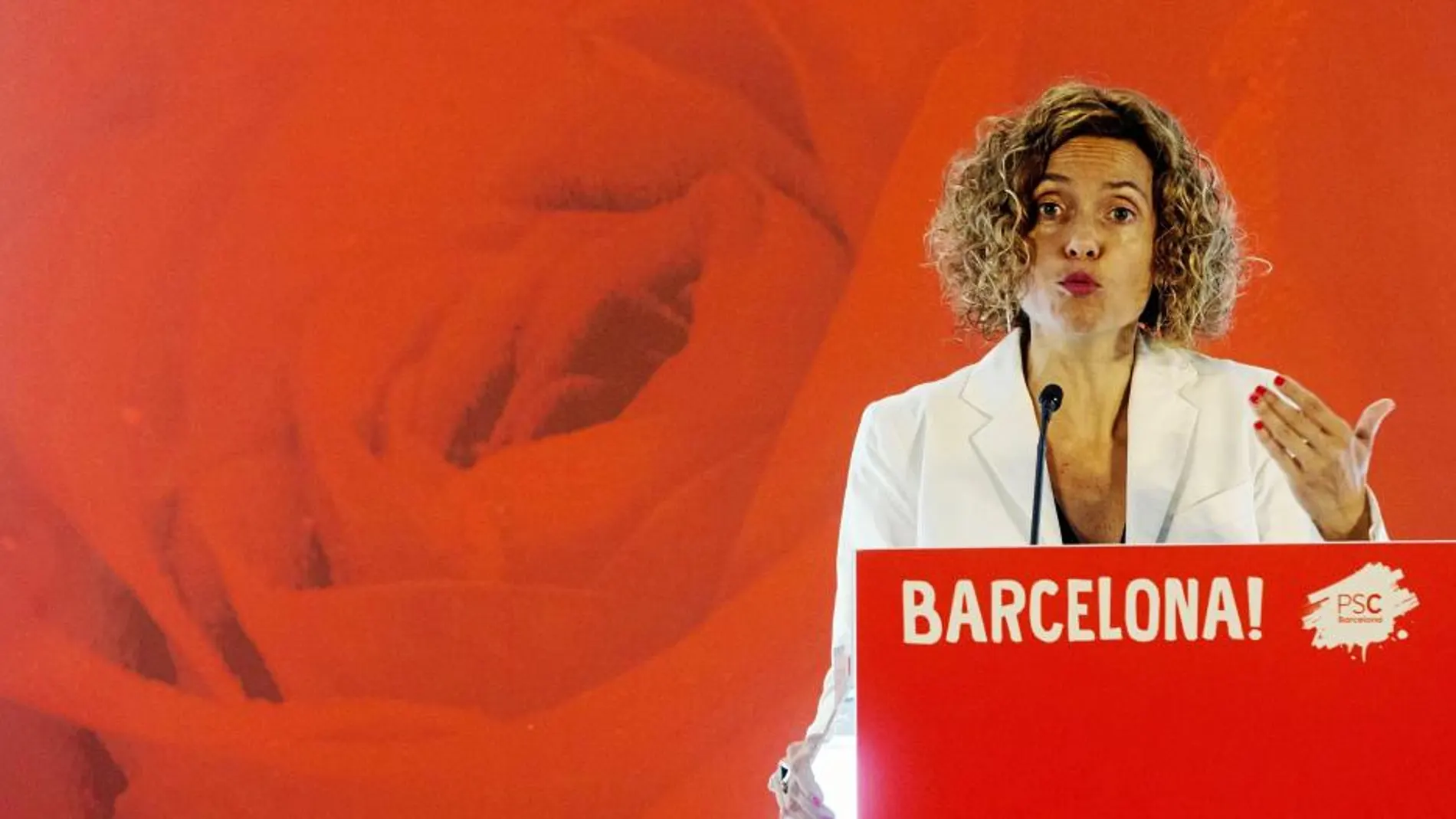 La ministra Meritxell Batet en el primer acto como miembro del Gobierno que protagonizó el sábado en la capital catalana. / QUIIQUE GARCÍA / EFE