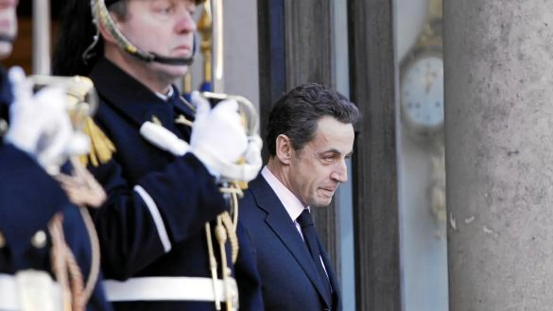 Sarkozy aguarda en El Elíseo la llegada del primer ministro libanés
