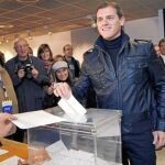 El candidato de Ciutadans a la Generalitat, Albert Rivera, emitió su voto por la mañana en el colegio electoral de la Garriga en Barcelona