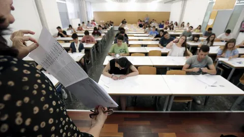 Alumnos de Valencia durante la última prueba de Selectividad