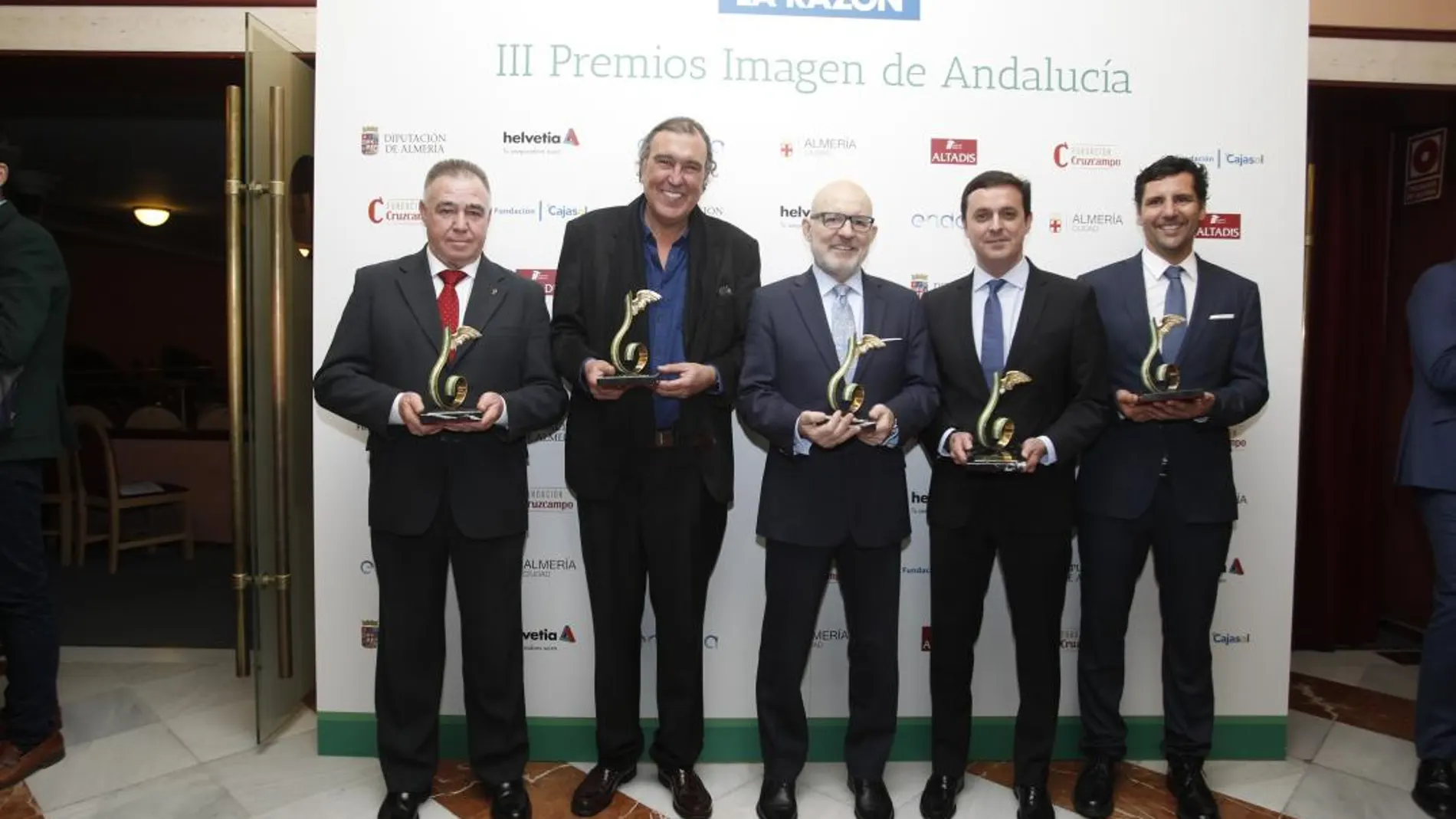 Los premiados, ayer en el Teatro Apolo de Almería. Juan Eslava Galán no pudo asistir pero intervino a través de un vídeo