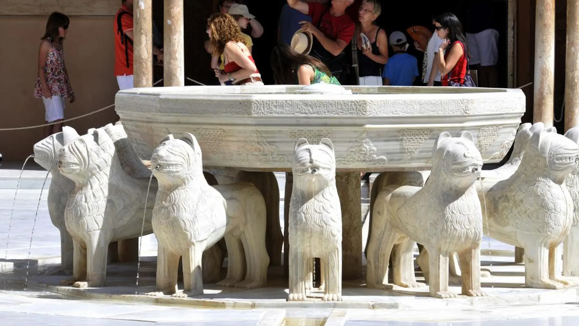 El Patio de los Leones, el más conocido de la Alhambra de Granada