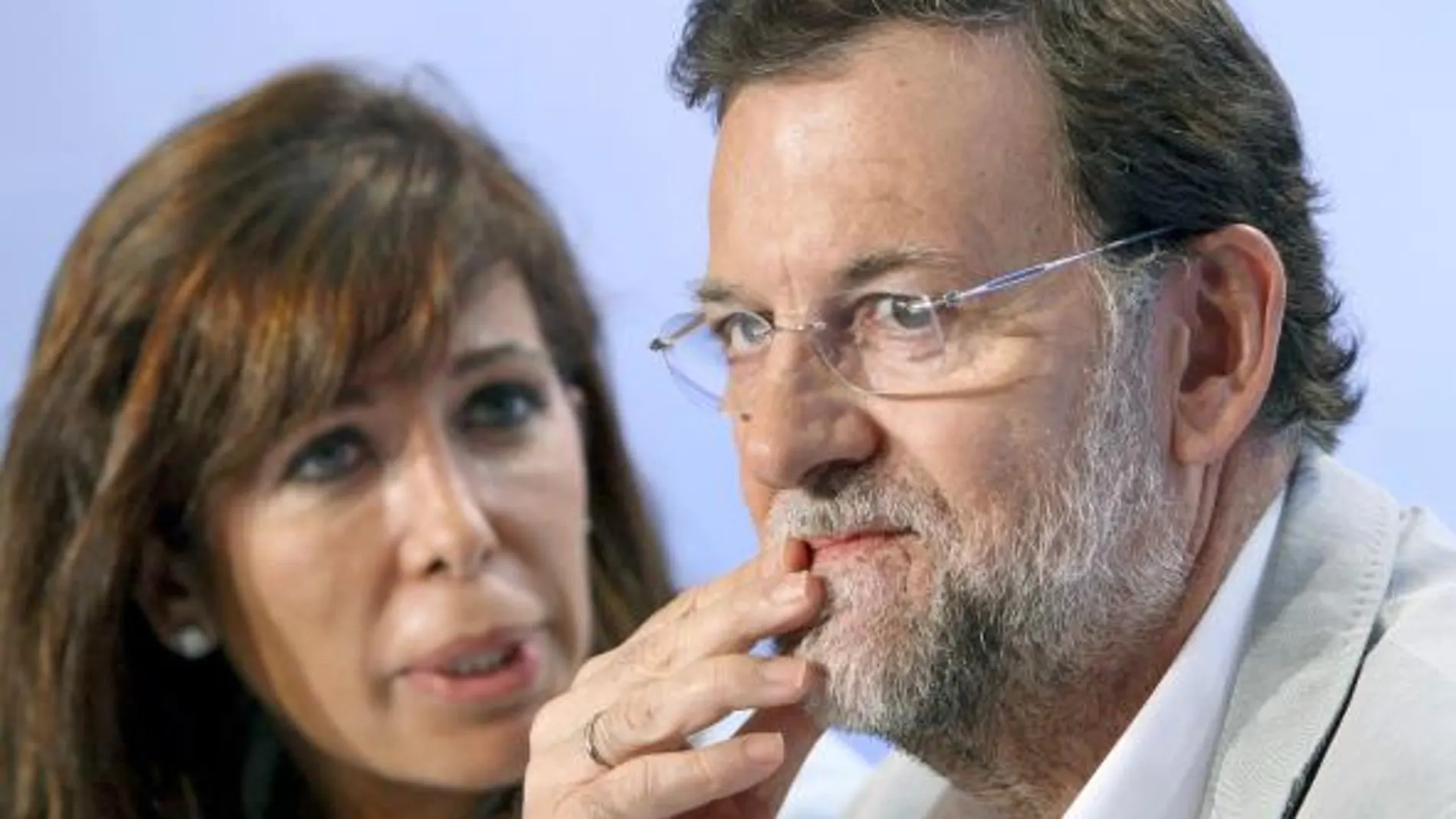 Rajoy acusa a Zapatero de «jugar con el Estado como si fuera un Mecano»