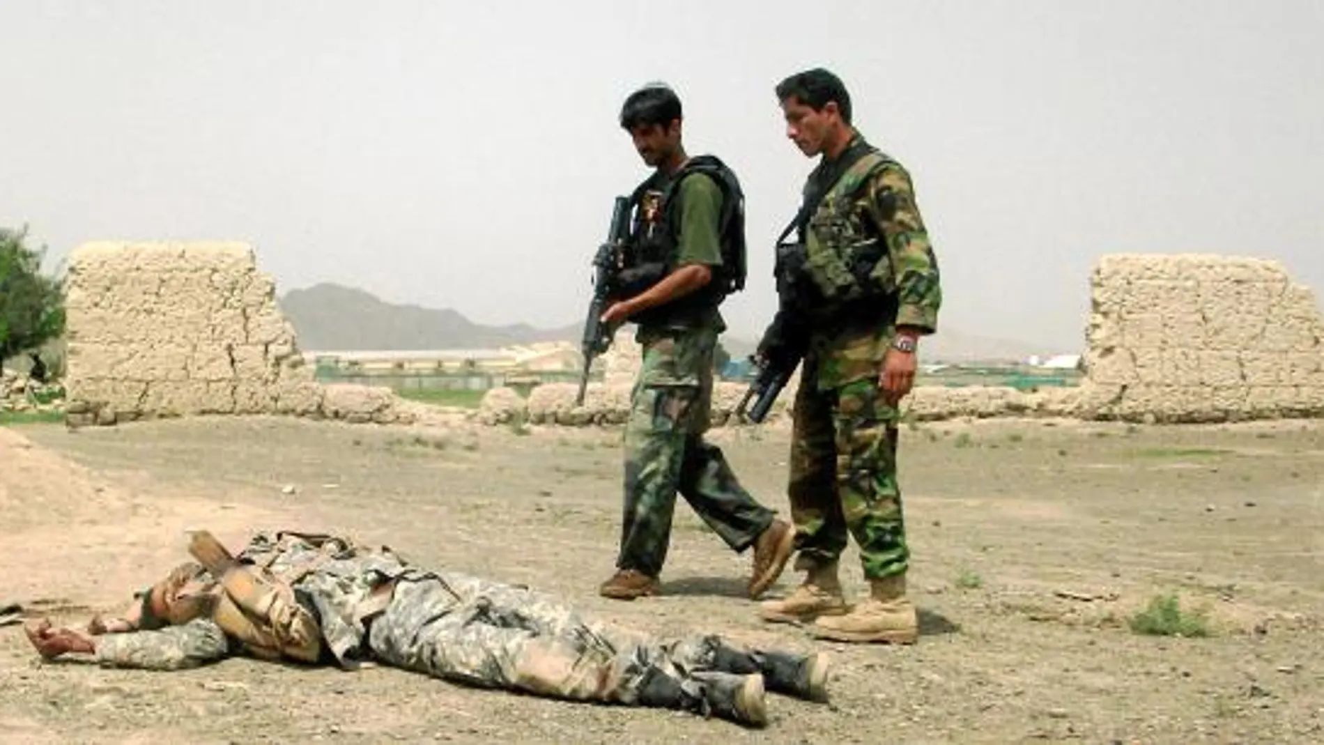 Los talibán atacan dos bases aliadas 72 horas después de asaltar la española
