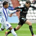 GuILHERME intenta robar el balón al centrocampista vigués Trashorras en el partido entre Valladolid y Celta de Vigo
