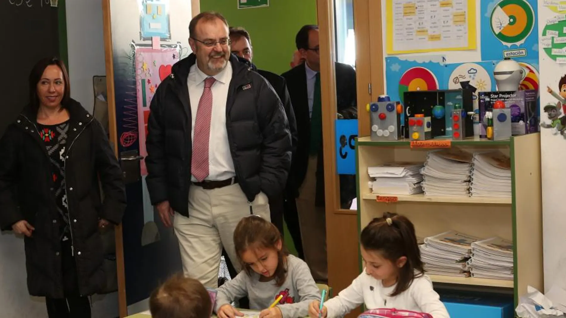 El consejero de Educación, Fernando Rey, visita el Centro de Educación Infantil y Primaria Gerardo Diego en Golmayo (Soria)