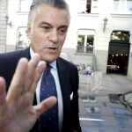 Bárcenas llega al Tribunal Supremo y dice estar «absolutamente tranquilo»