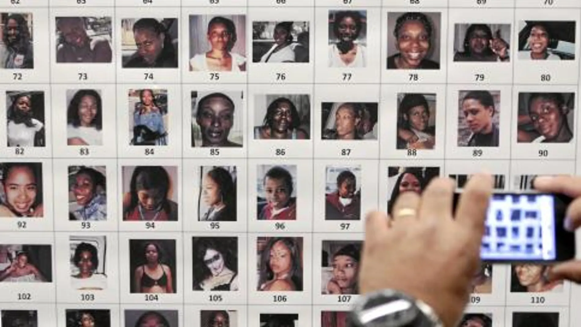 El panel de fotografías que la Policía ha puesto a disposición de los ciudadanos