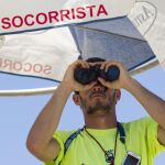 Fallece ahogado al intentar rescatar a 2 niños en una playa de Almería