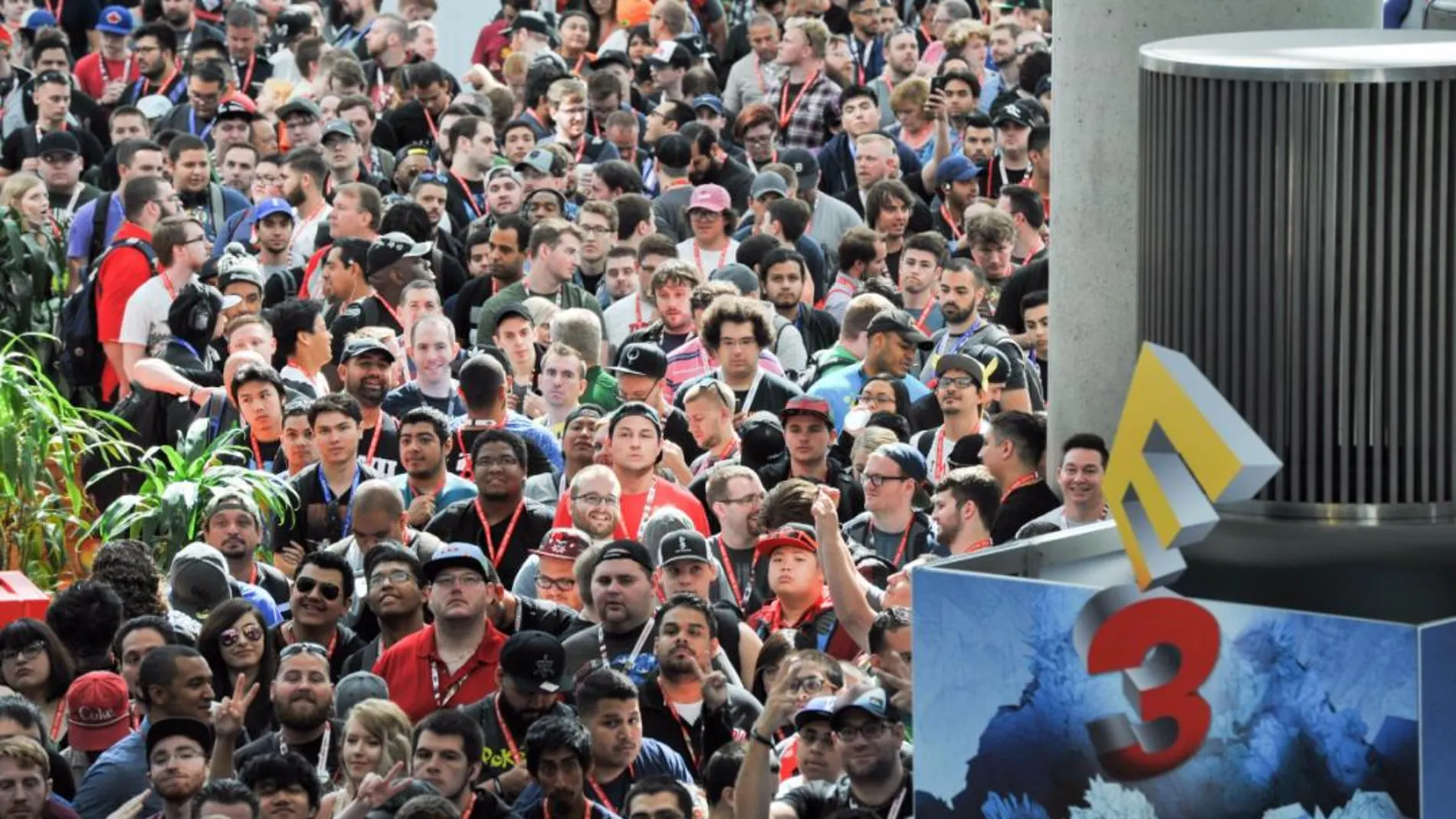 Una multitud aguarda para entrar en la feria E3 /Foto: e3expo.com