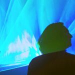 Ada Colau ayer en la instalación del artista holandés Edwin van der Heyde situada en las caballerizas del Ayuntamiento de Barcelona / Efe