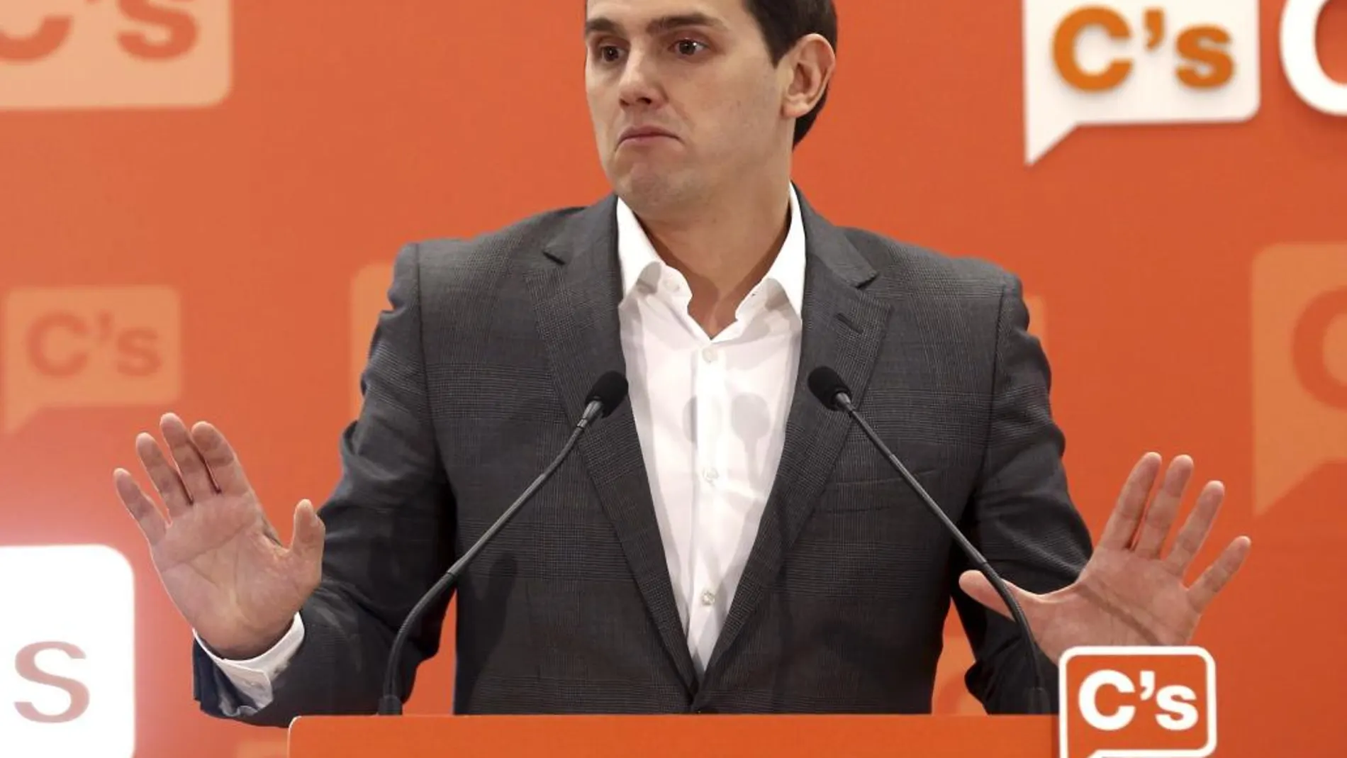 El líder de Ciudadanos, Albert Rivera, durante la rueda de prensa que ha ofrecido tras la reunión de la Ejecutiva Nacional del partido hoy en su sede de Madrid