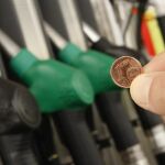 El precio de la gasolina ha subido 12 céntimos por litro por los impuestos durante la crisis
