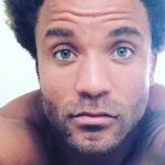 Edu del Prado fue componente del grupo UPA Dance y uno de los protagonistas de la serie de televisión "Un Paso Adelante".