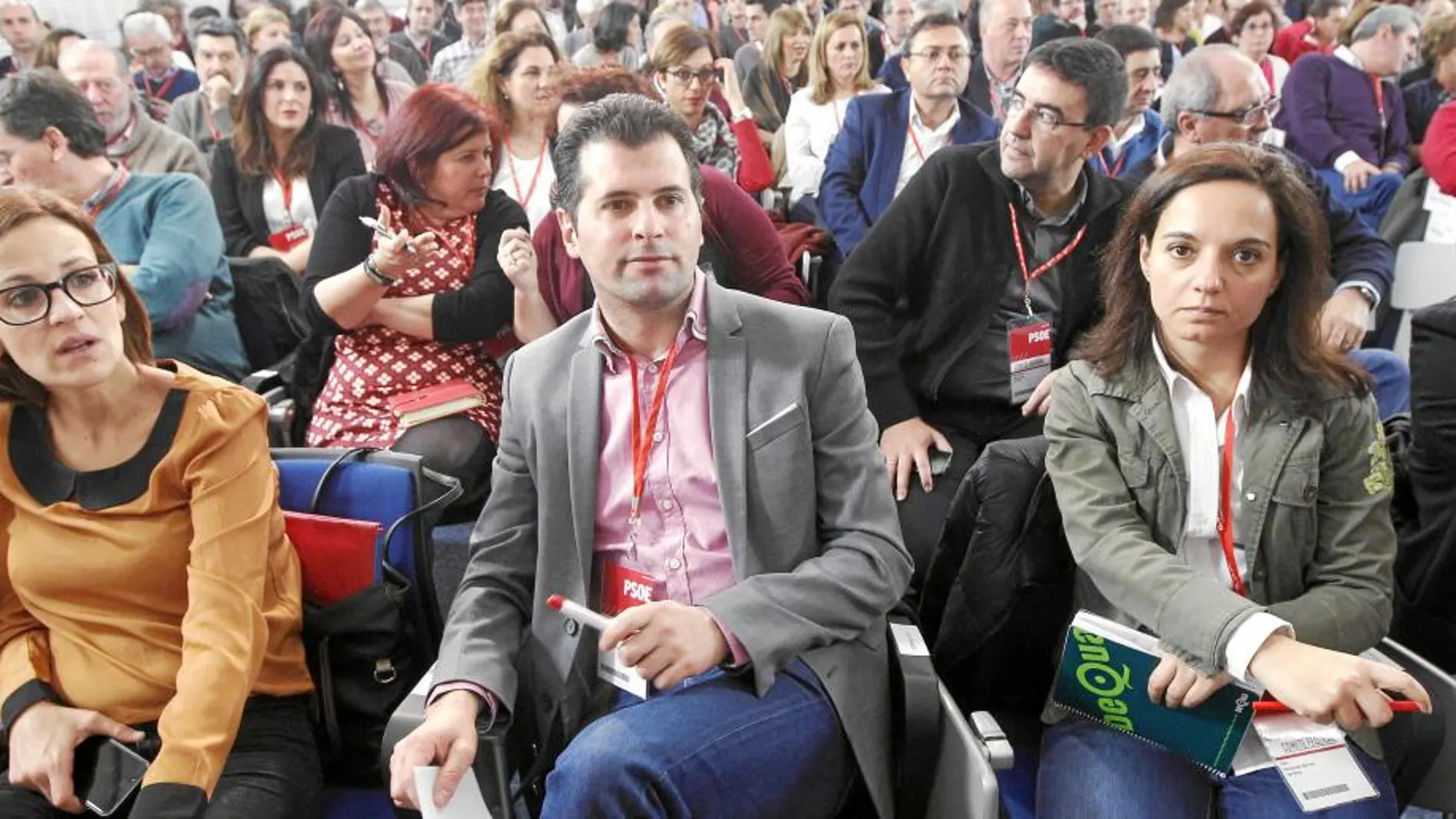 El secretario general del PSOE en Castilla y León, el burgalés LUis Tudanca, en primer término durante un instante del Comité Federal del partido del puño y la rosa celebrado ayer en a capital de España