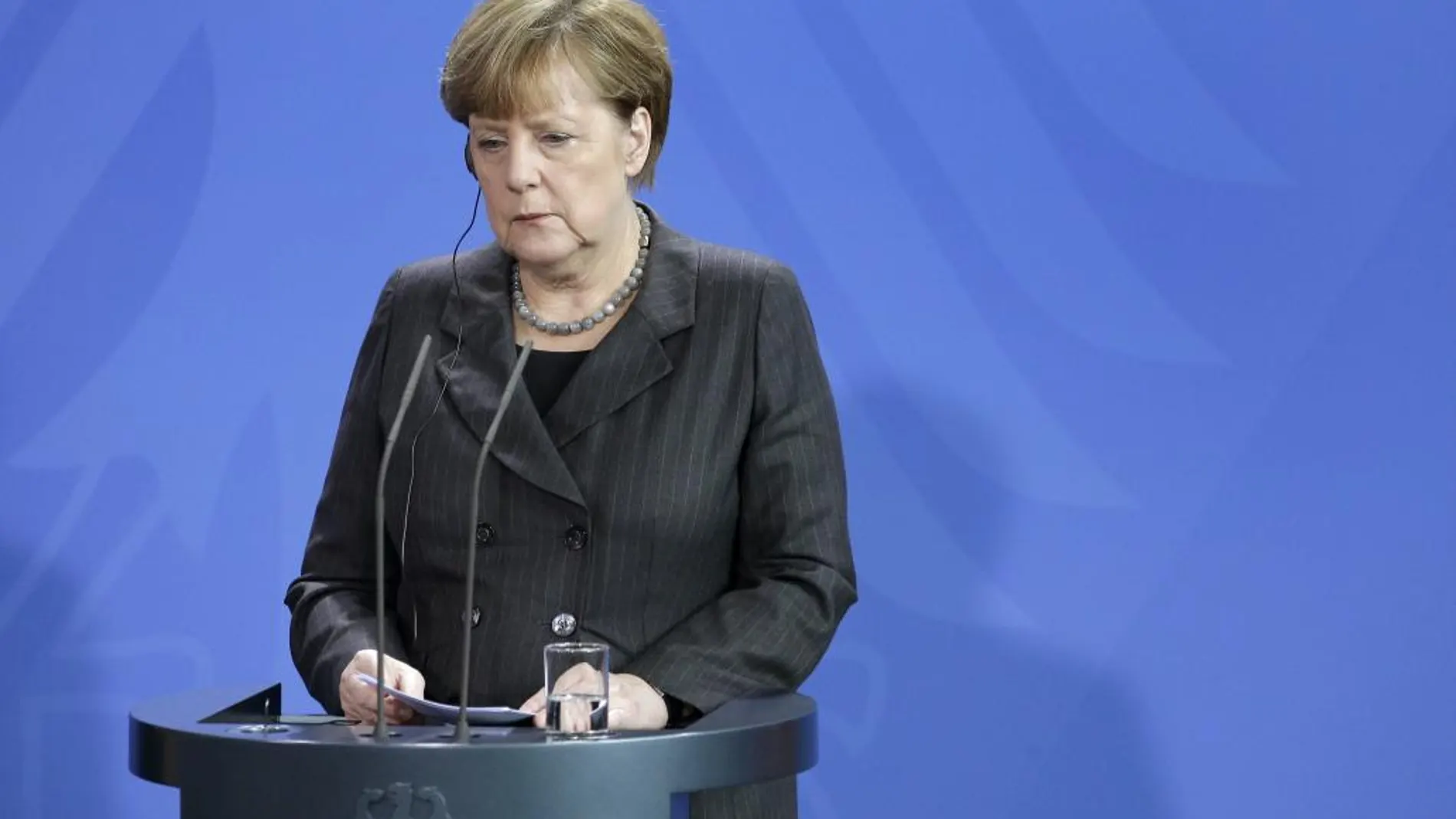 Merkel ha recordado el caso de los refugiados que acogió Alemania en los años noventa