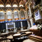 El principal indicador de la bolsa española, el IBEX 35, abre plano