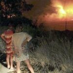 Las llamas obligan a desalojar a diez personas de una finca en San Roque