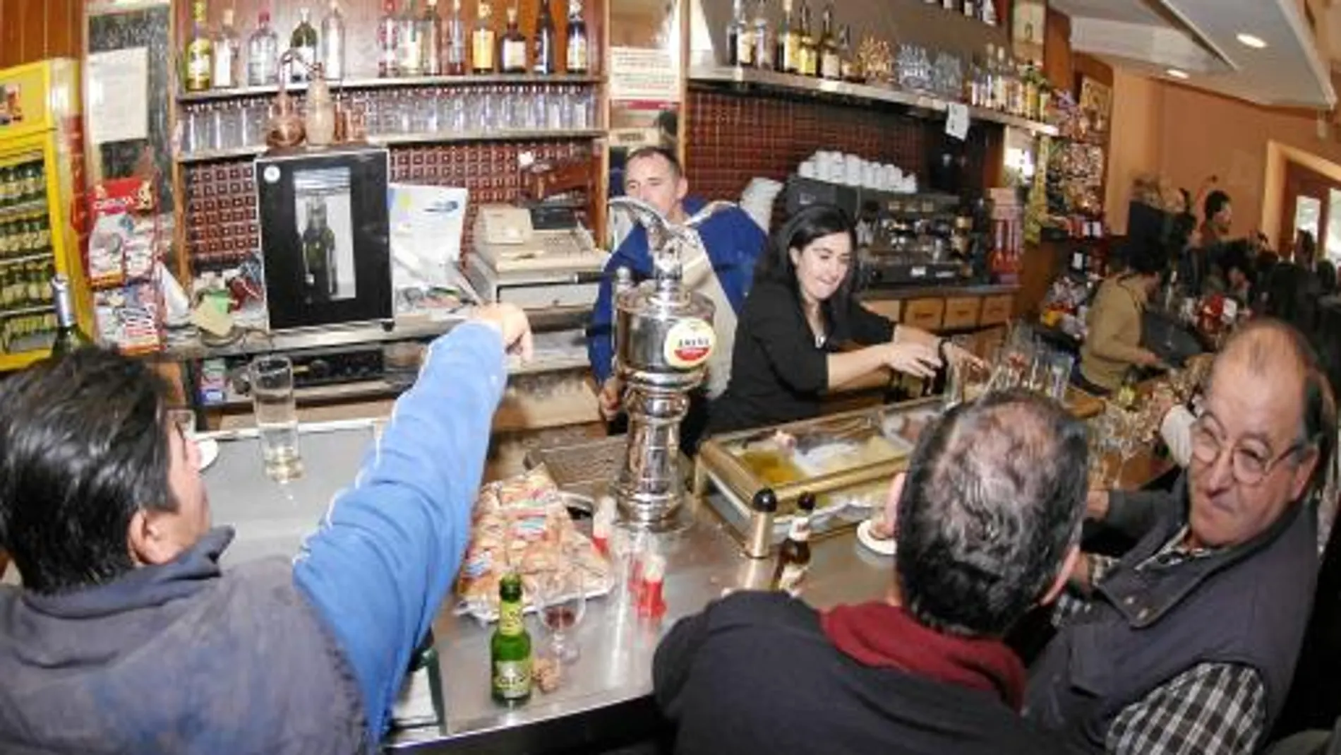 El bar J2 de Berlanga de Duero (Soria), que repartió lotería a todo el pueblo