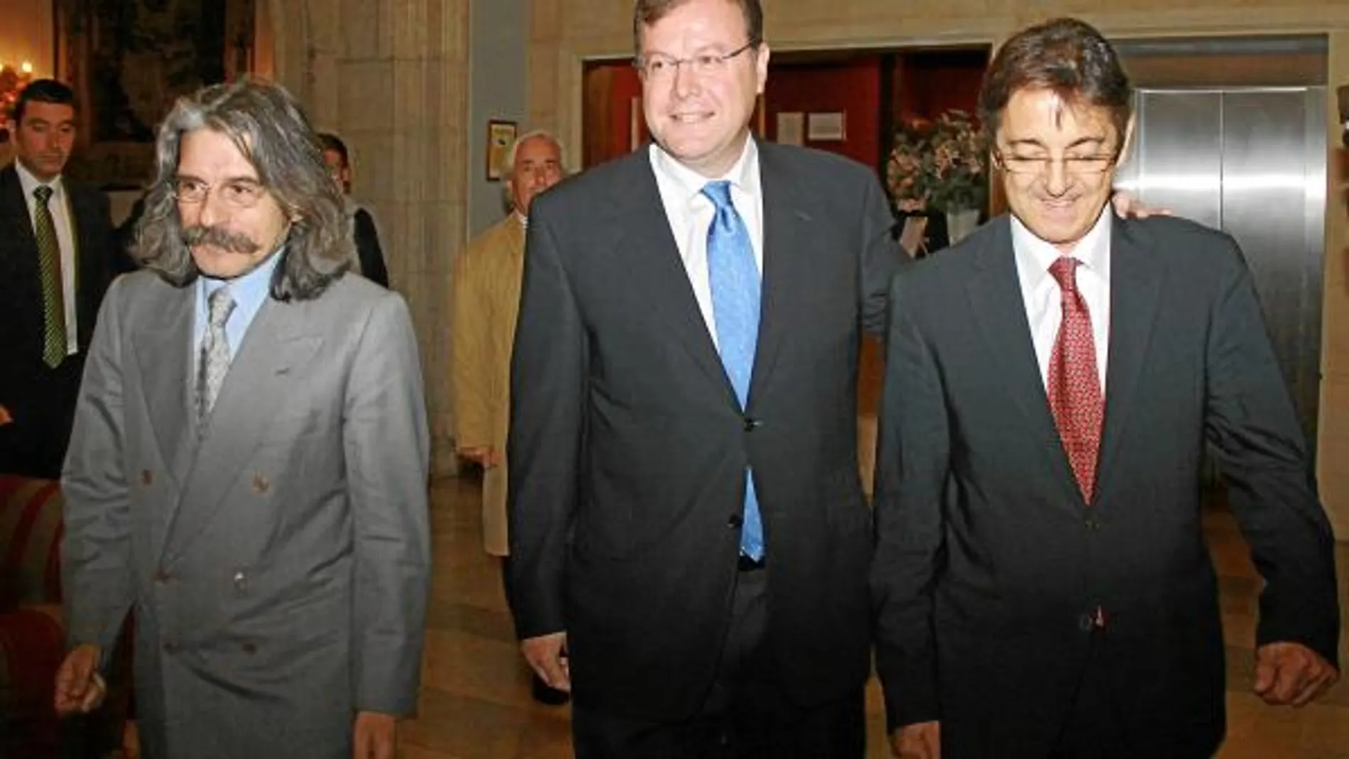 Antonio Silván junto a Emilio Sidera y José Antonia Cabrejas, ayer en León