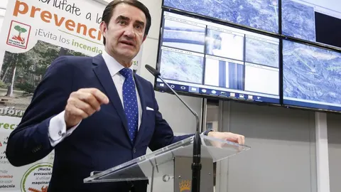 El consejero de Fomento y Medio Ambiente, Juan Carlos Suárez-Quñones, presenta las nuevas cámaras de vigilancia de incendios del Bierzo y el programa “Yo me enchufo a la previsión de los incendios forestales”