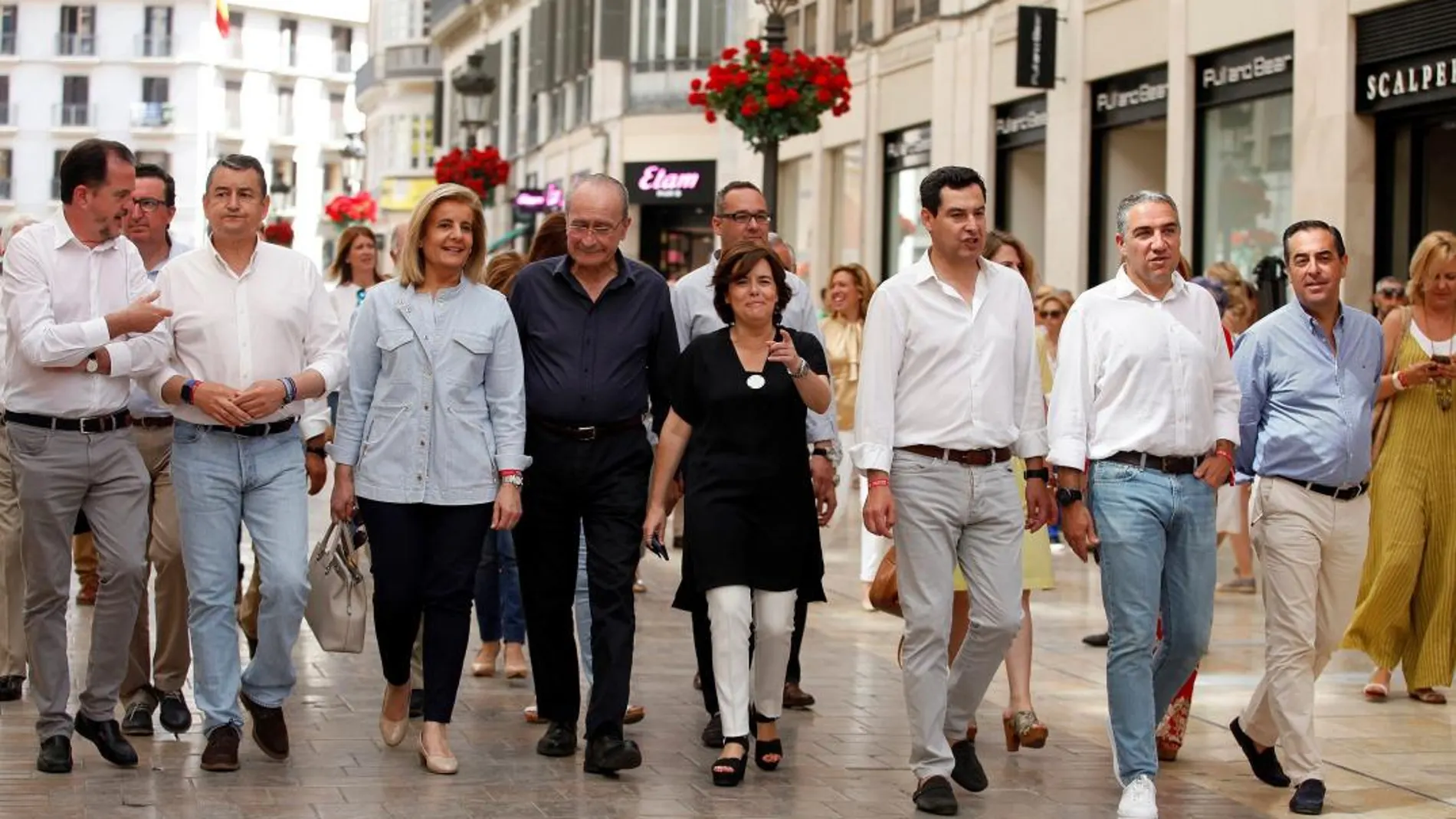 Soraya Sáenz de Santamaría hizo ayer campaña en Málaga