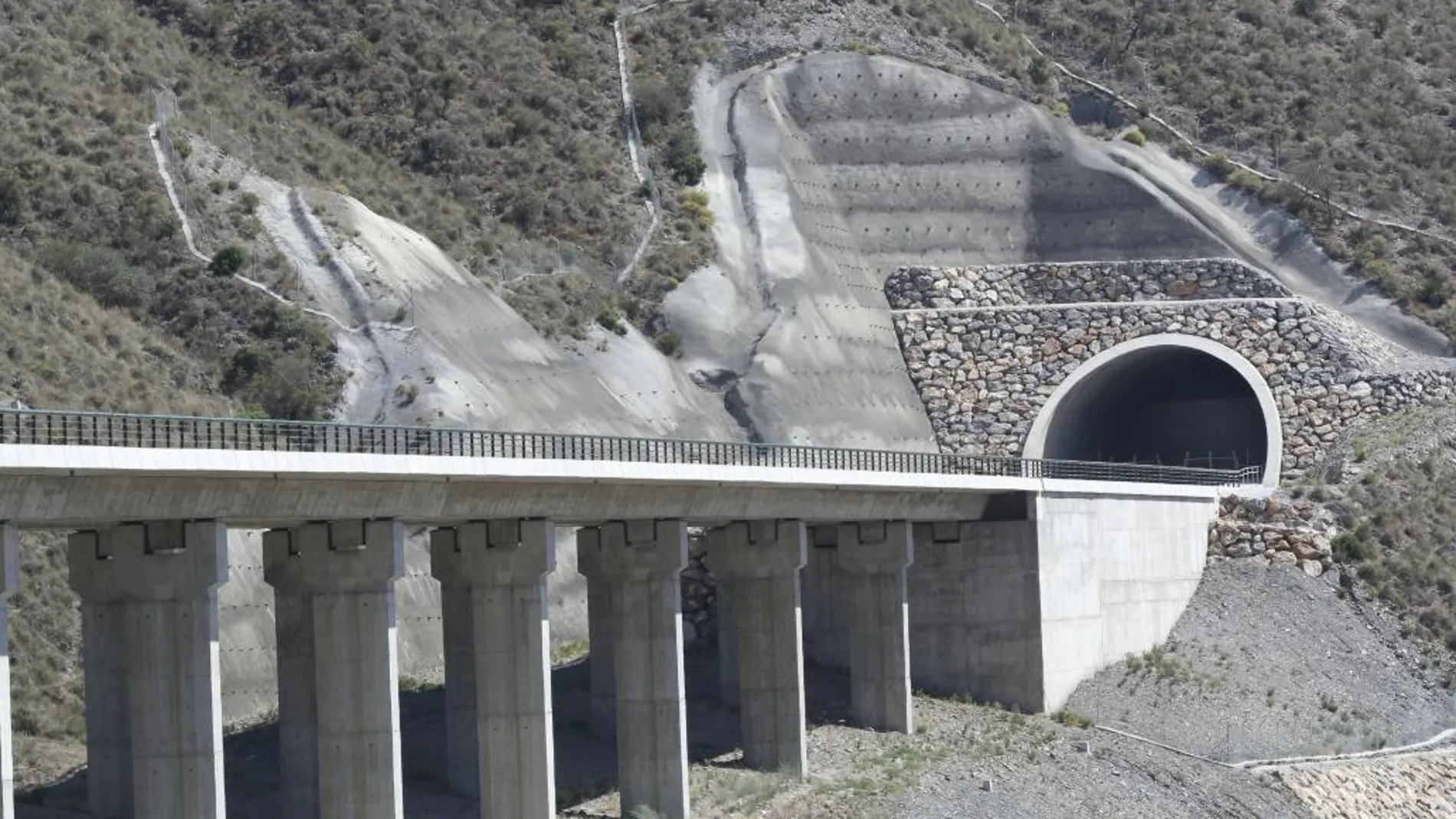 Imagen del túnel ferroviario que debía unir Almería y Murcia por AVE.