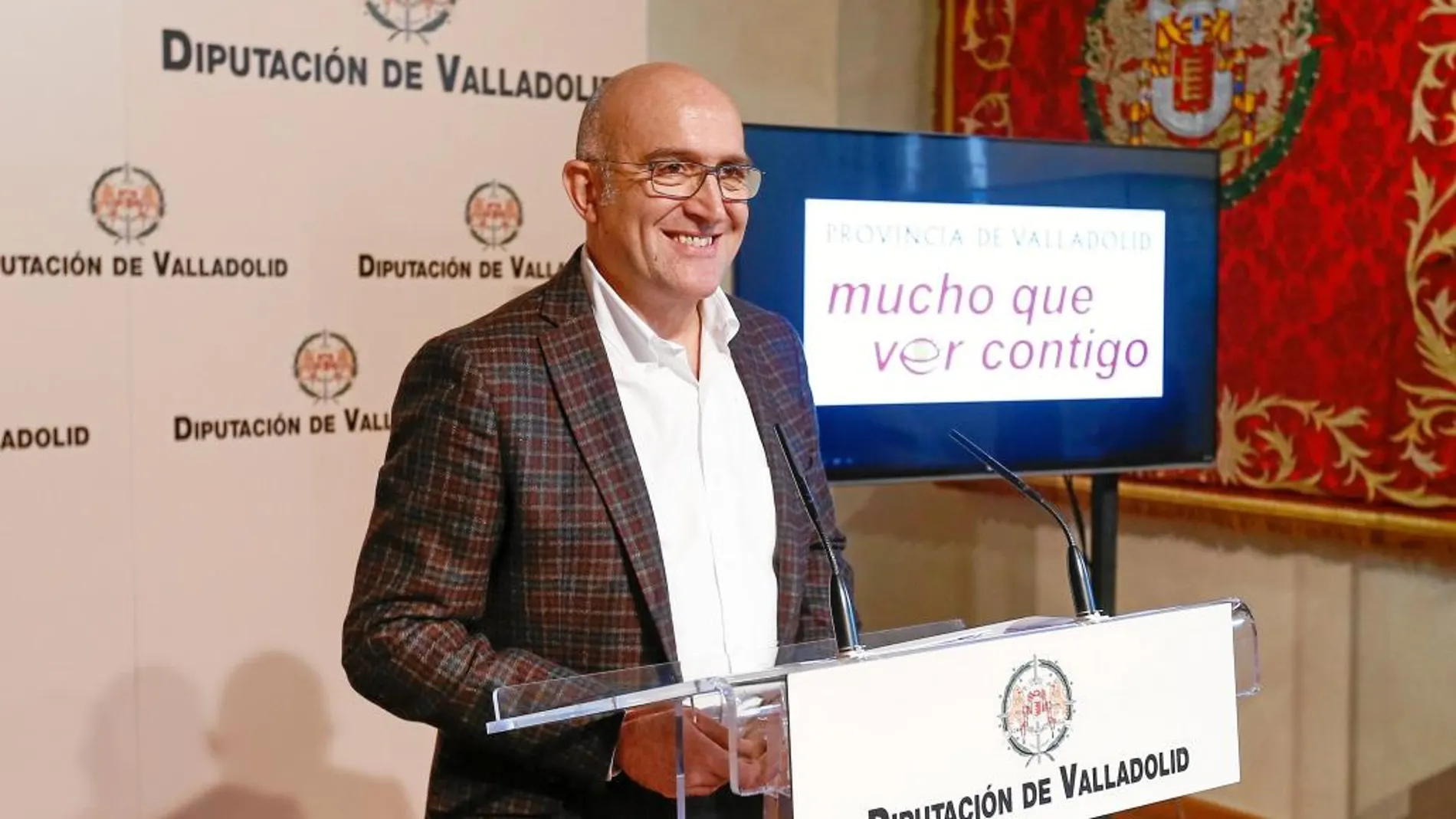 El presidente de la Diputación de Valladolid, Jesús Julio Carnero, en la presentación de su propuesta para Intur
