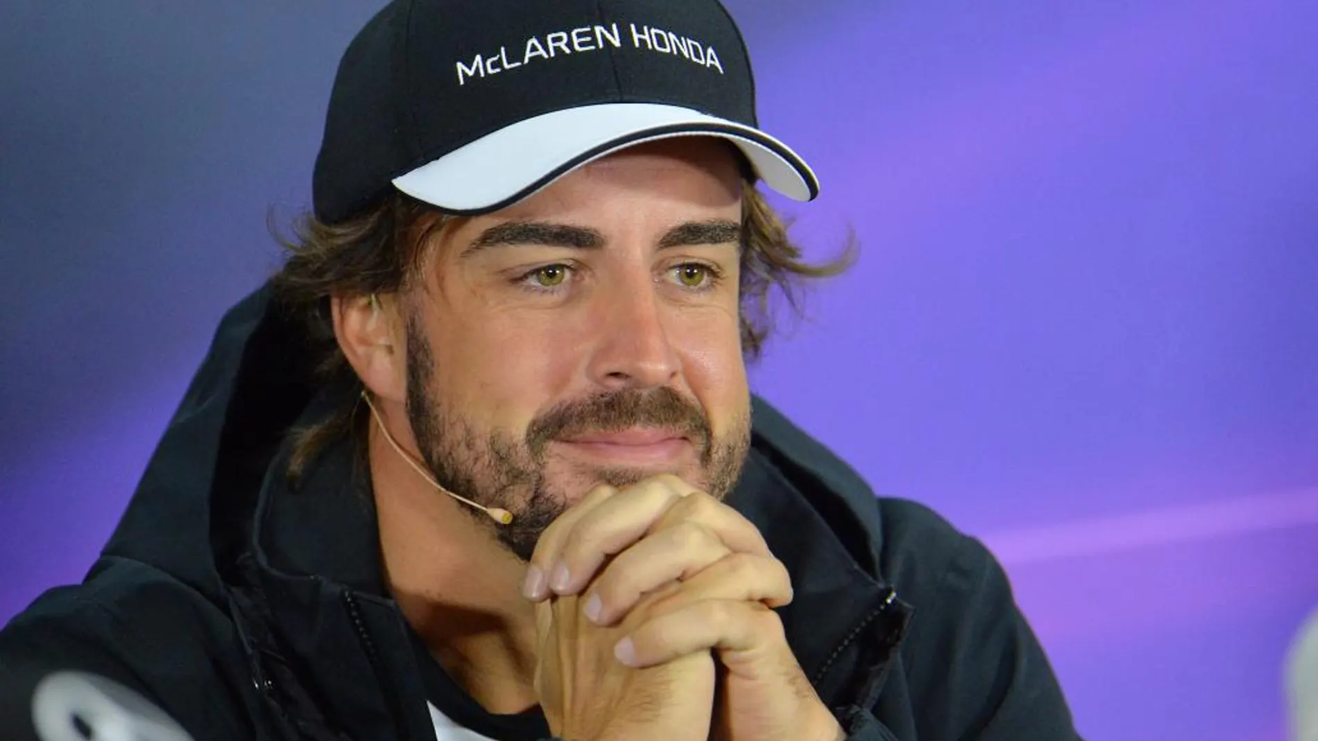 El piloto español Fernando Alonso (McLaren) durante la rueda de prensa