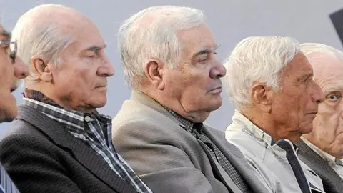 En esta imagen de 2009 se ve juntos a antiguos mandos militares y policiales que participaron en el Plan Cóndor. De izquierda a derecha, Germán Montenegro, Jorge Osvaldo, Carlos Tepedino, Eugenio Guanabens, Reynald Bignone, último dictador de Argentina, y Omar Rivero