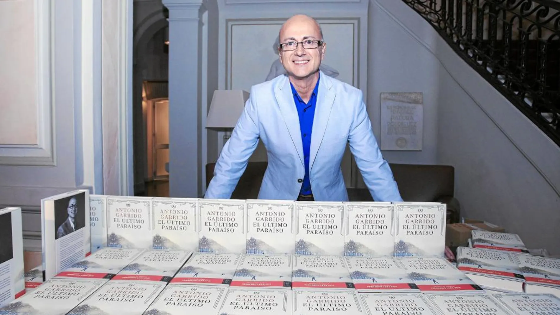 El ganador del XX Premio Fernando Lara, Antonio Garrido Molina, ayer en la Cámara de Comercio de Sevilla