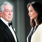 Isabel Preysler y Mario Vargas Llosa coincidieron en la última cena de gala de Porcelanosa, noche en la que se dispararon los rumores de su relación