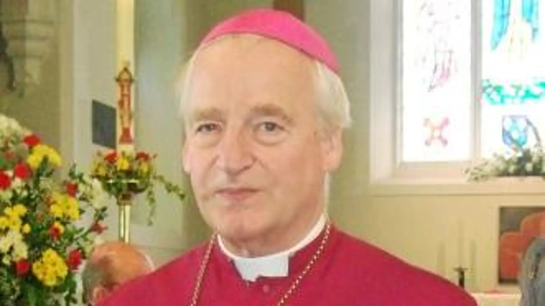 De obispo anglicano a laico católico «pero con la Iglesia» De obispo anglicano a laico católico «pero con la Iglesia»
