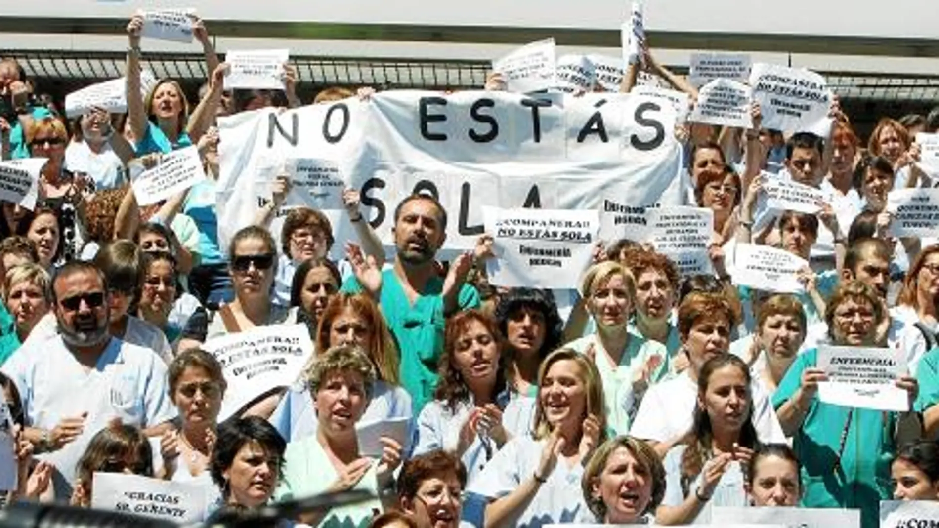 Las protestas se reproducirán en los hospitales españoles en los próximos días. En la imagen, personal sanitario en una manifestación de 2009