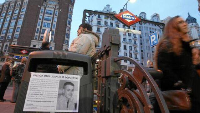 Imagen de uno de los carteles distribuidos por el centro de Madrid pidiendo justicia para Juanjo Sopuertas