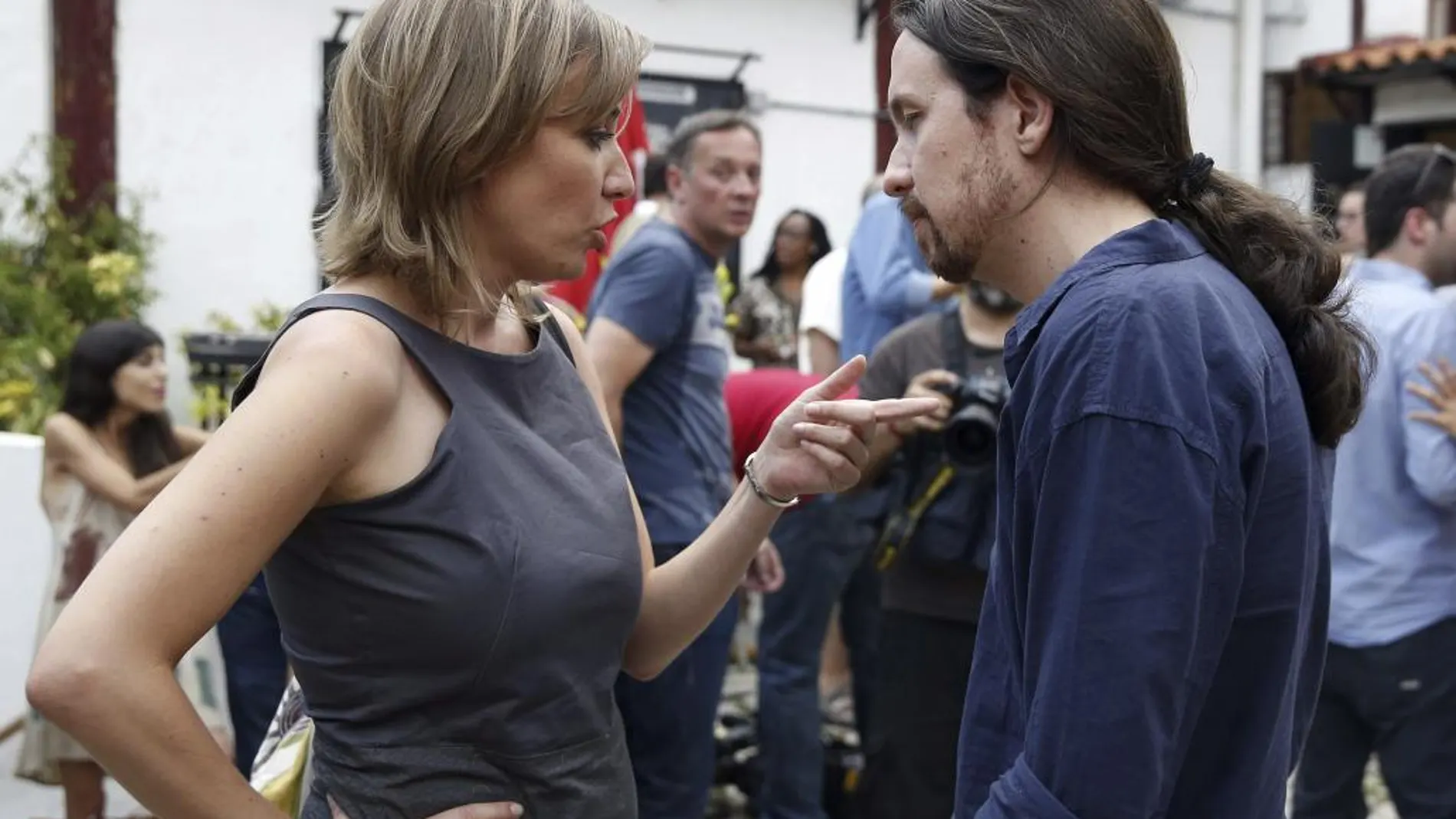 Pablo Iglesias, junto a Tania Sánchez, tras la presentación de la candidatura "Equipo Pablo Iglesias".