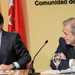 Ignacio González y Antonio Beteta, ayer, en el Consejo de Gobierno