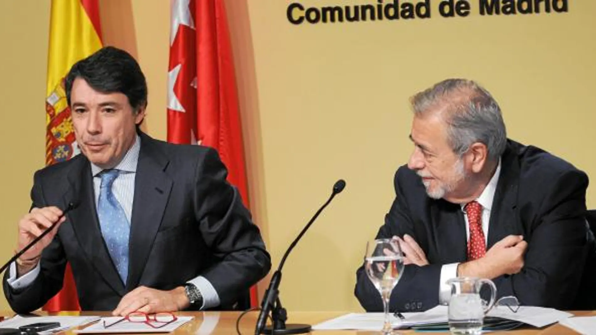 Ignacio González y Antonio Beteta, ayer, en el Consejo de Gobierno