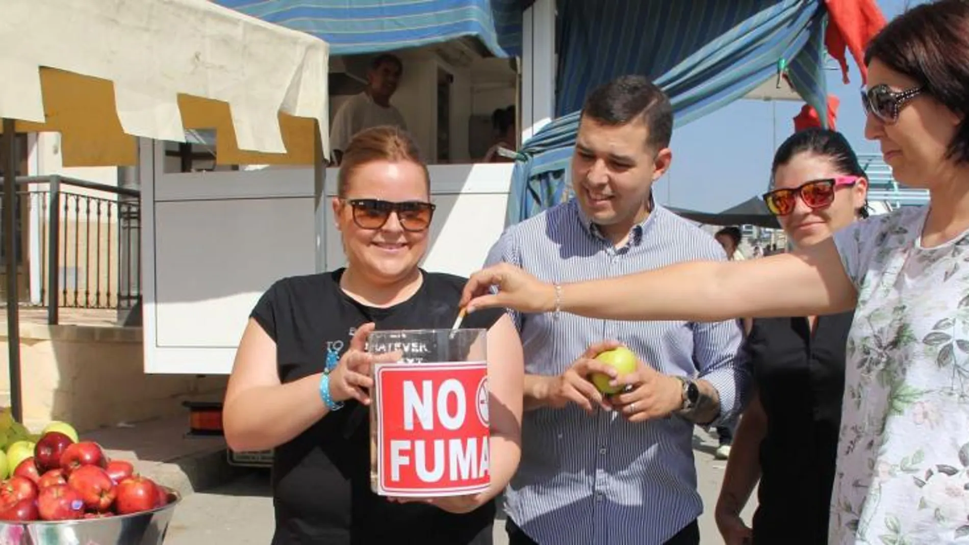 Puerto Lumbreras también celebró el Día Mundial sin Tabaco repartiendo fruta