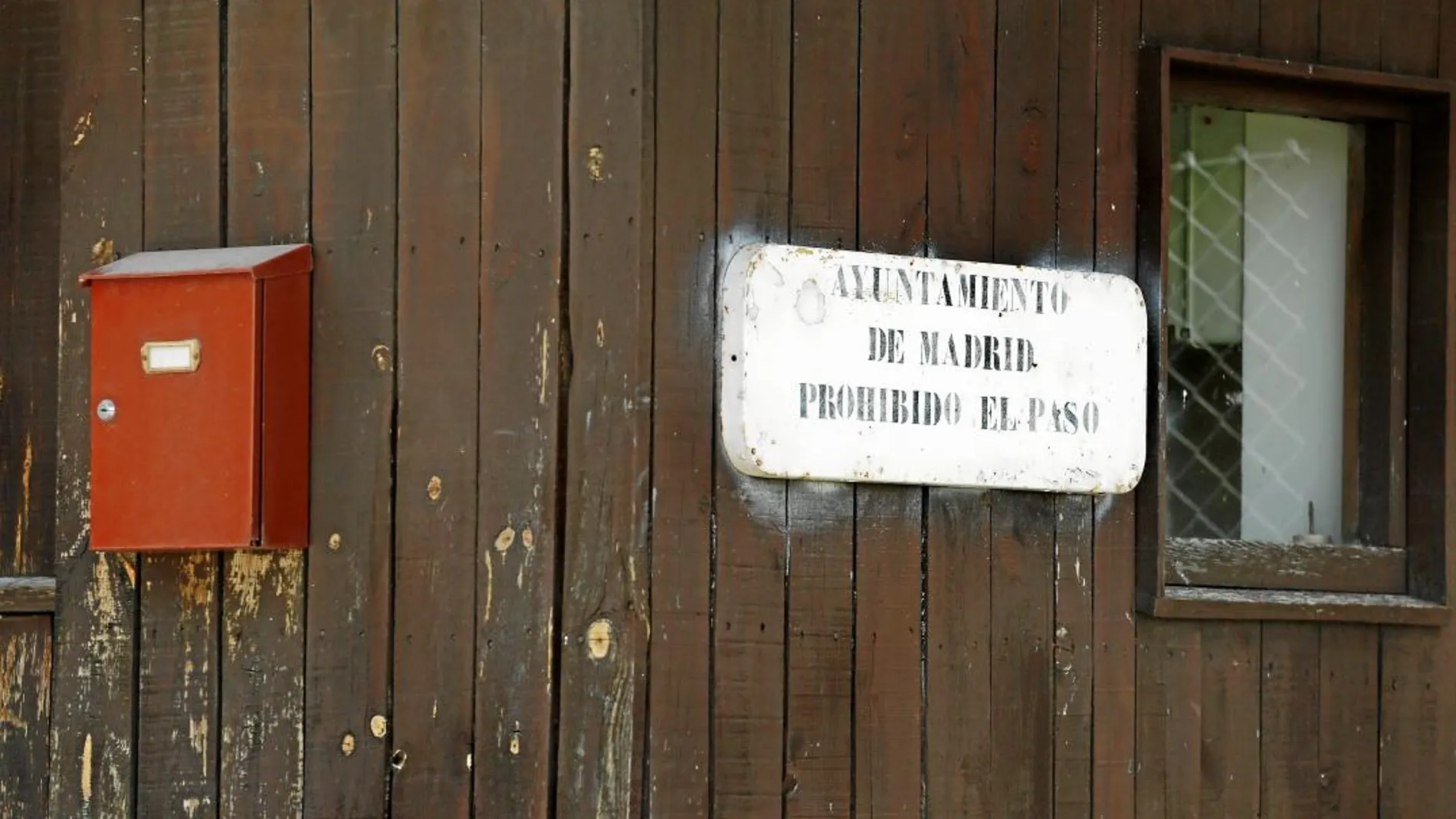 Al recinto Palacio Valdés no se puede acceder andando, sólo en coche/cipriano pastrano