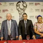 Lech Walesa, Guillermo Whpei y Rigoberta Menchú, ayer en Madrid