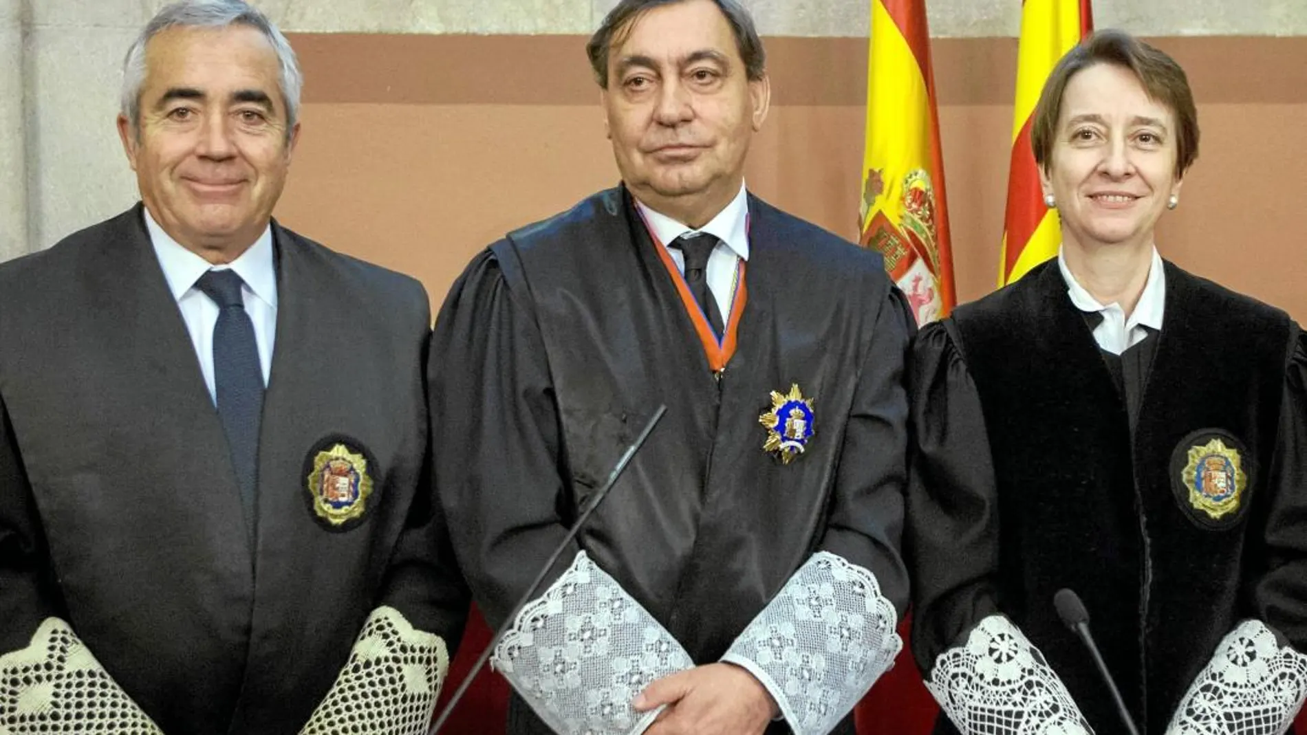 En la imagen, el nuevo fiscal superior de Cataluña, Francisco Bañeres, el fiscal general del Estado, Julián Sánchez Melgar, y la fiscal de Barcelona, Concepción Talón
