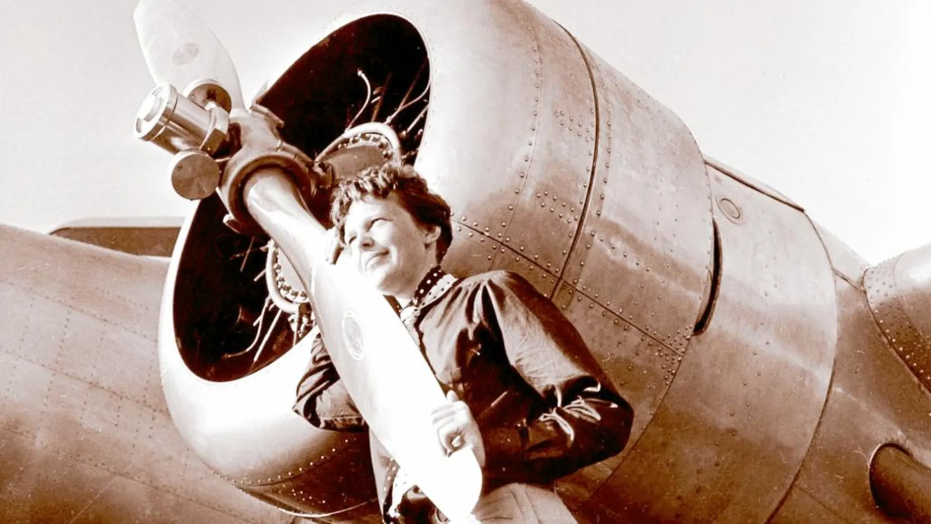 Earhart concentró las mayores atenciones públicas por la hazaña