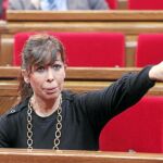 La presidenta del PP quiere llevar el contrato de inmigración al Parlament