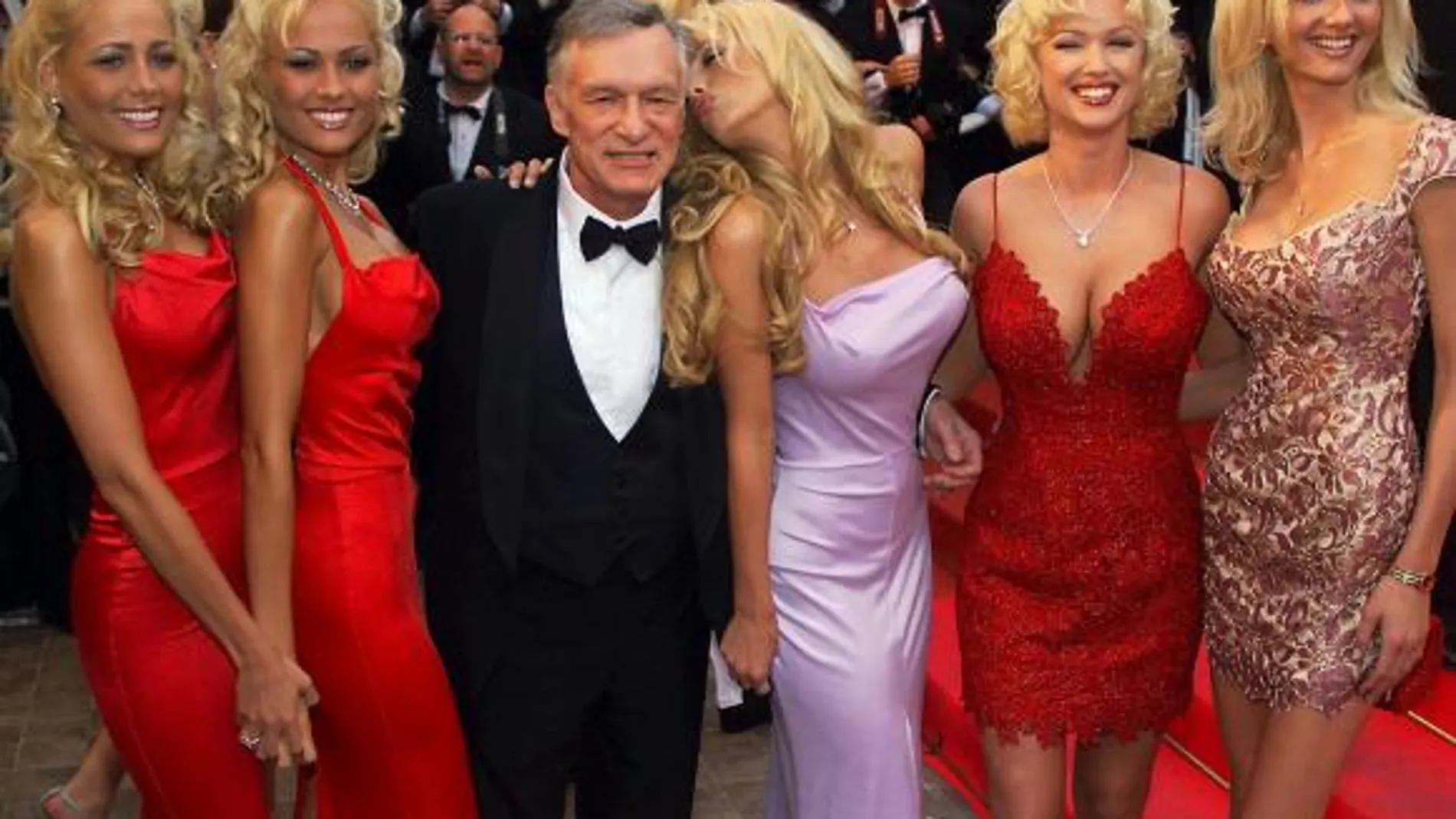 Hugh Hefner con algunas de las chicas Playboy