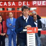 El alcalde de Soria, Carlos Martínez, se dirige a los militantes socialistas
