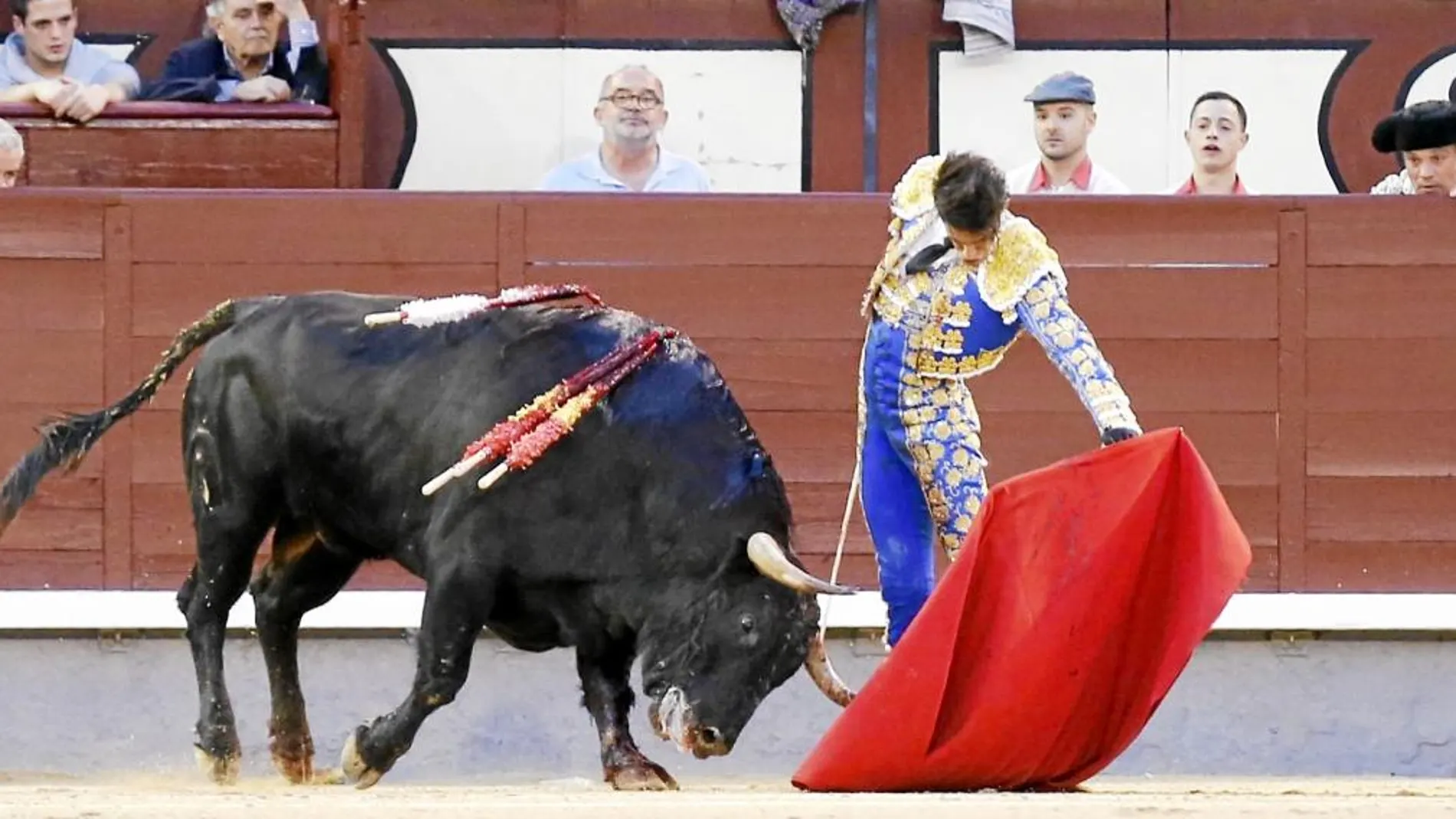 Natural de Alejandro Talavante al sexto en su última tarde de San Isidro