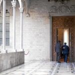 Carles Puigdemont acompaña a Miquel Iceta a su despacho del Palau de la Generalitat con quien vio más puntos en común que con Inés Arrimadas