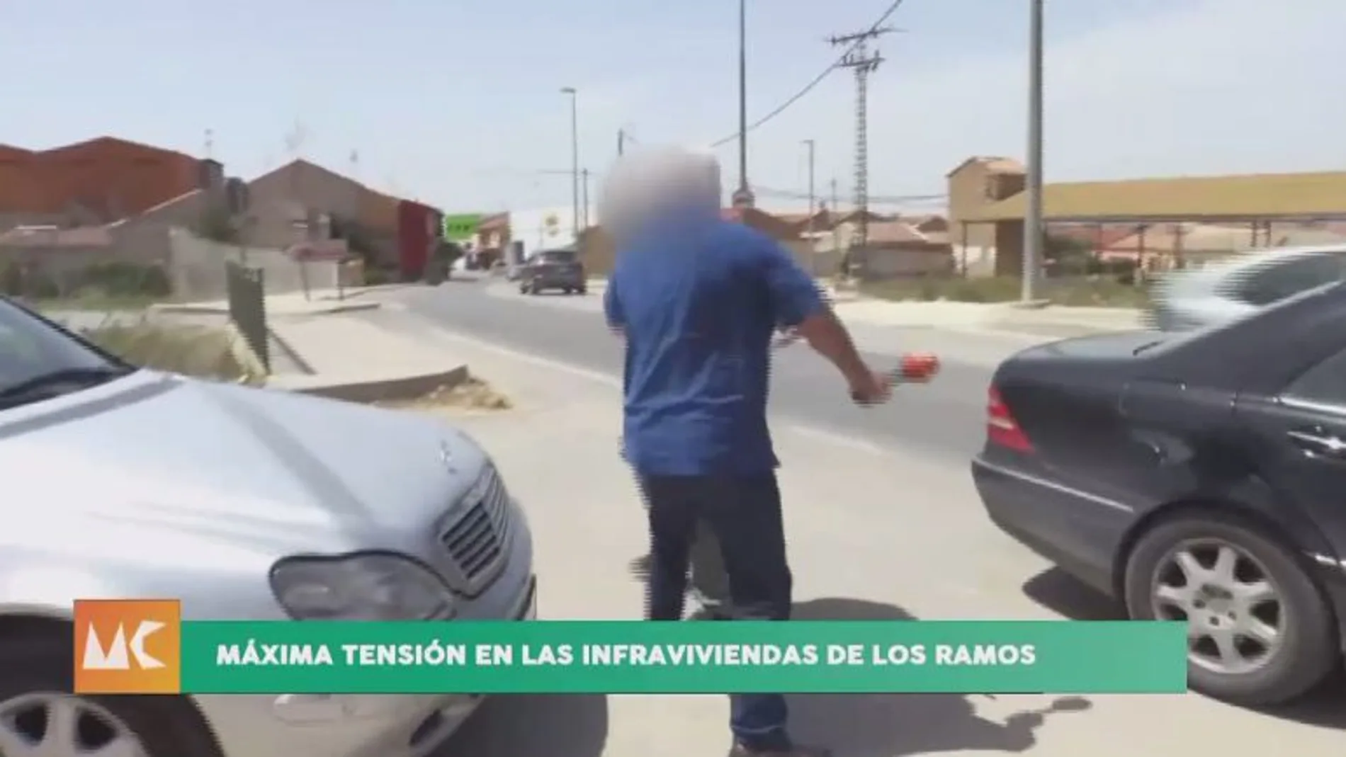 «Sois unos embusteros, mierderos...», dijo furioso el hombre, quien agredió brutalmente en el cuello a Paco García, reportero de 7TV y del programa «Murcia Conecta»
